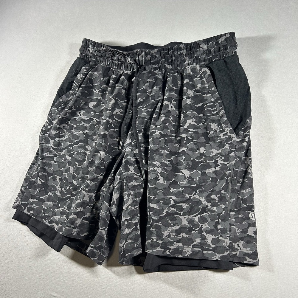 Lululemon Repetition Shorts Mens M Gray Mini Urban Leopard Lined‎ Run Gym Train